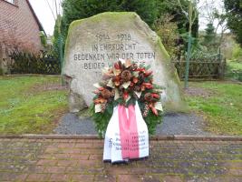 Teichh-177-Ehrenmal-m-Kranz-14112021-1.jpg